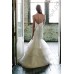 Изящное свадебное платье силуэта «Русалка» с длинной волнистой фатой 